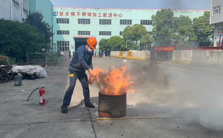求精新材料集團旗下各單位多種形式慶?！拔逡弧眹H勞動節(jié)