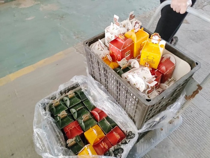 疫情無(wú)情人有情，圣誕小果顯真心---求精新材料集團(tuán)傾情派發(fā)圣誕福利