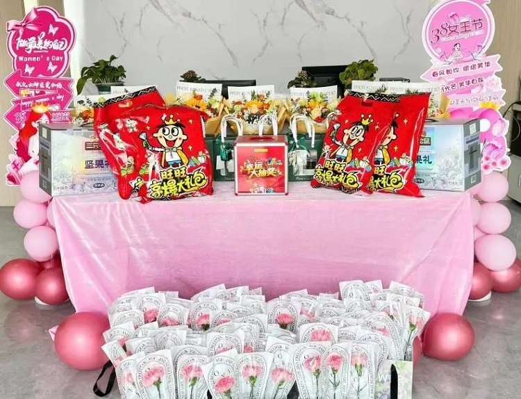 求精新材料祝各位女神笑靨如花，一生不減芳華！